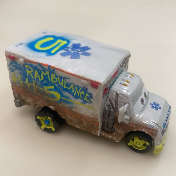 Disney Pixar Cars 3 Dr. Damage Rambulance 5 Ambulance Die-Cast Mattel Toy - Picture 3 of 10
